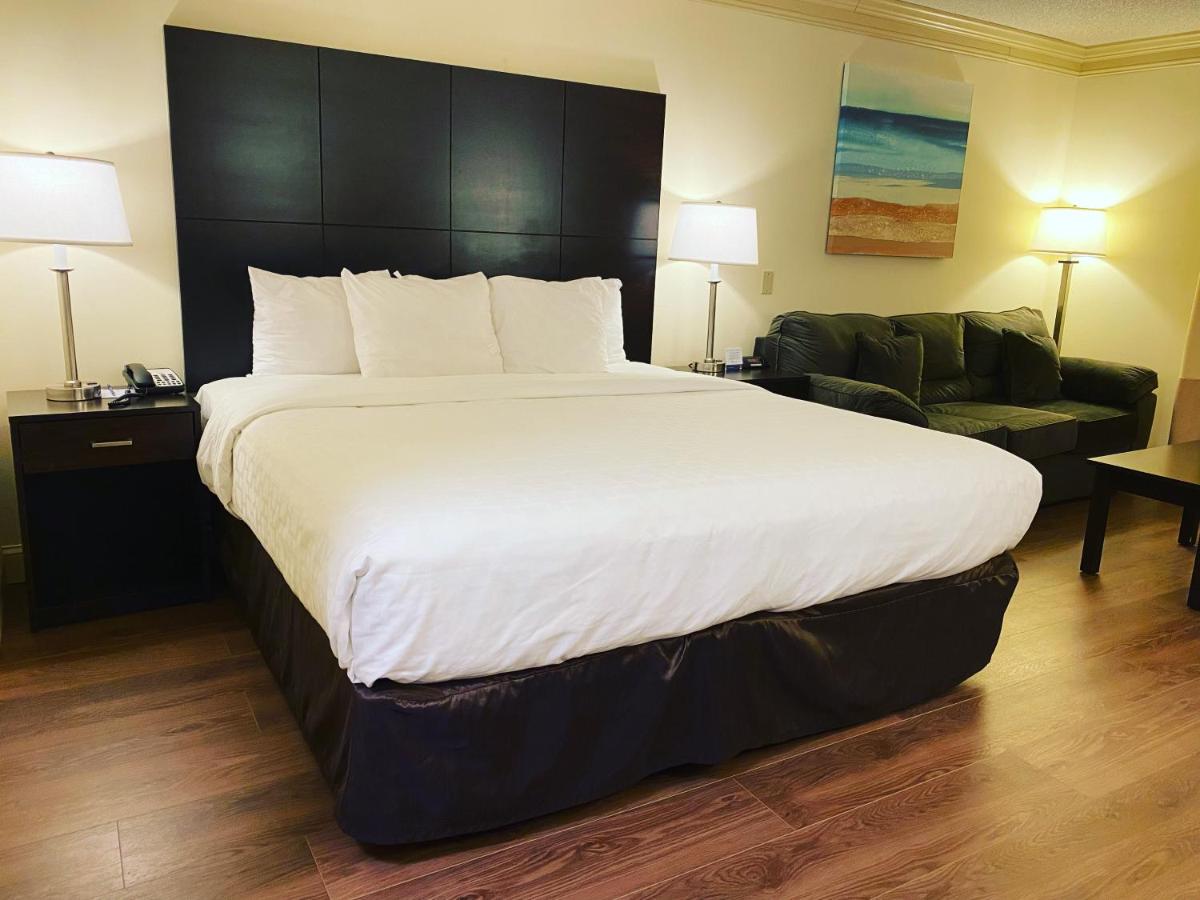 | Clarion Hotel & Conference Center Toms River