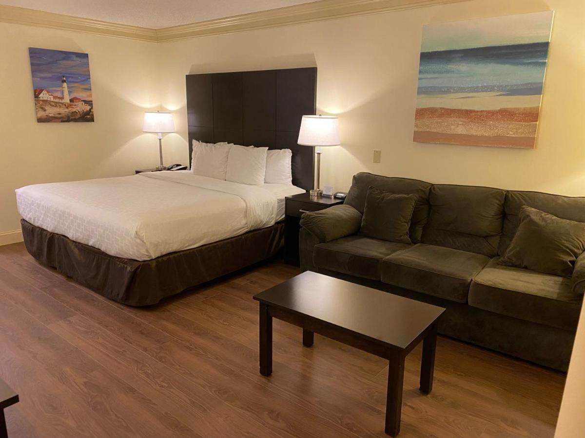 | Clarion Hotel & Conference Center Toms River