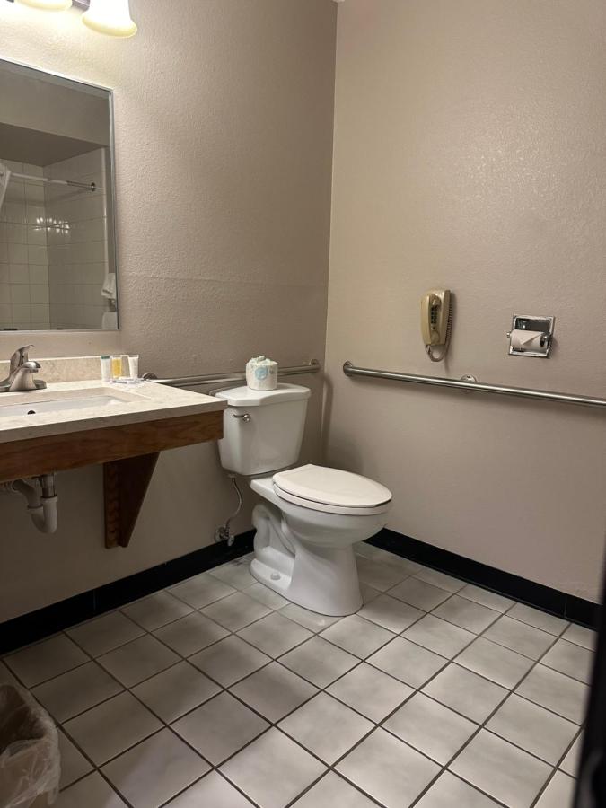 | Super 8 by Wyndham West Branch