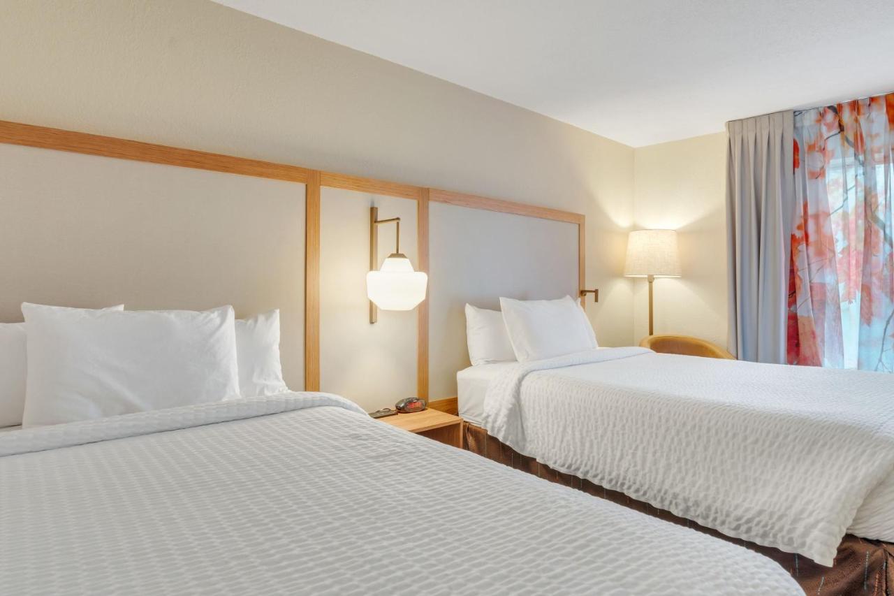 | Fairfield Inn & Suites Fredericksburg