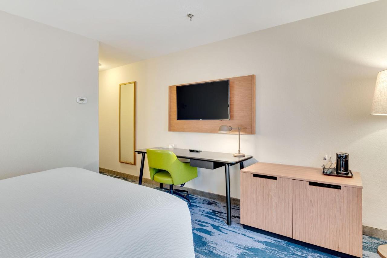 | Fairfield Inn & Suites Fredericksburg