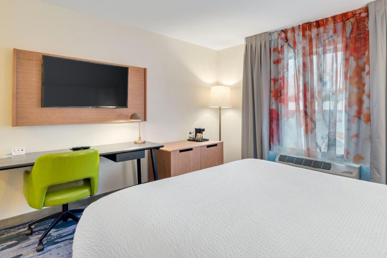 | Fairfield Inn & Suites Fredericksburg