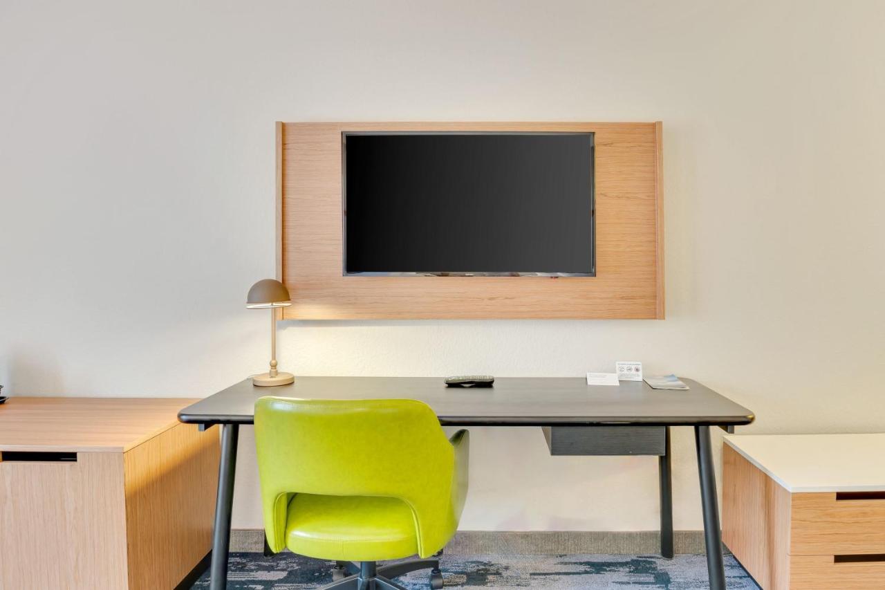 | Fairfield Inn & Suites Fredericksburg