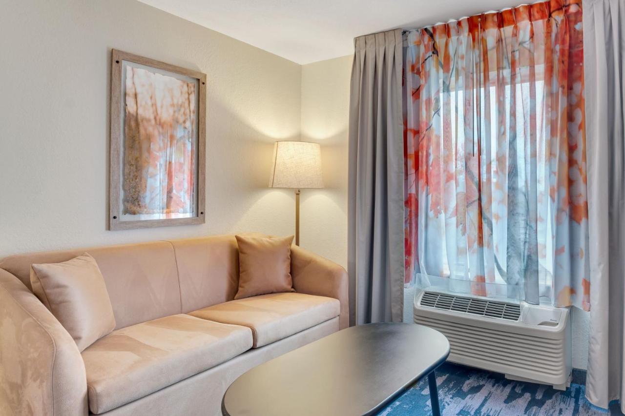 | Fairfield Inn & Suites Fredericksburg