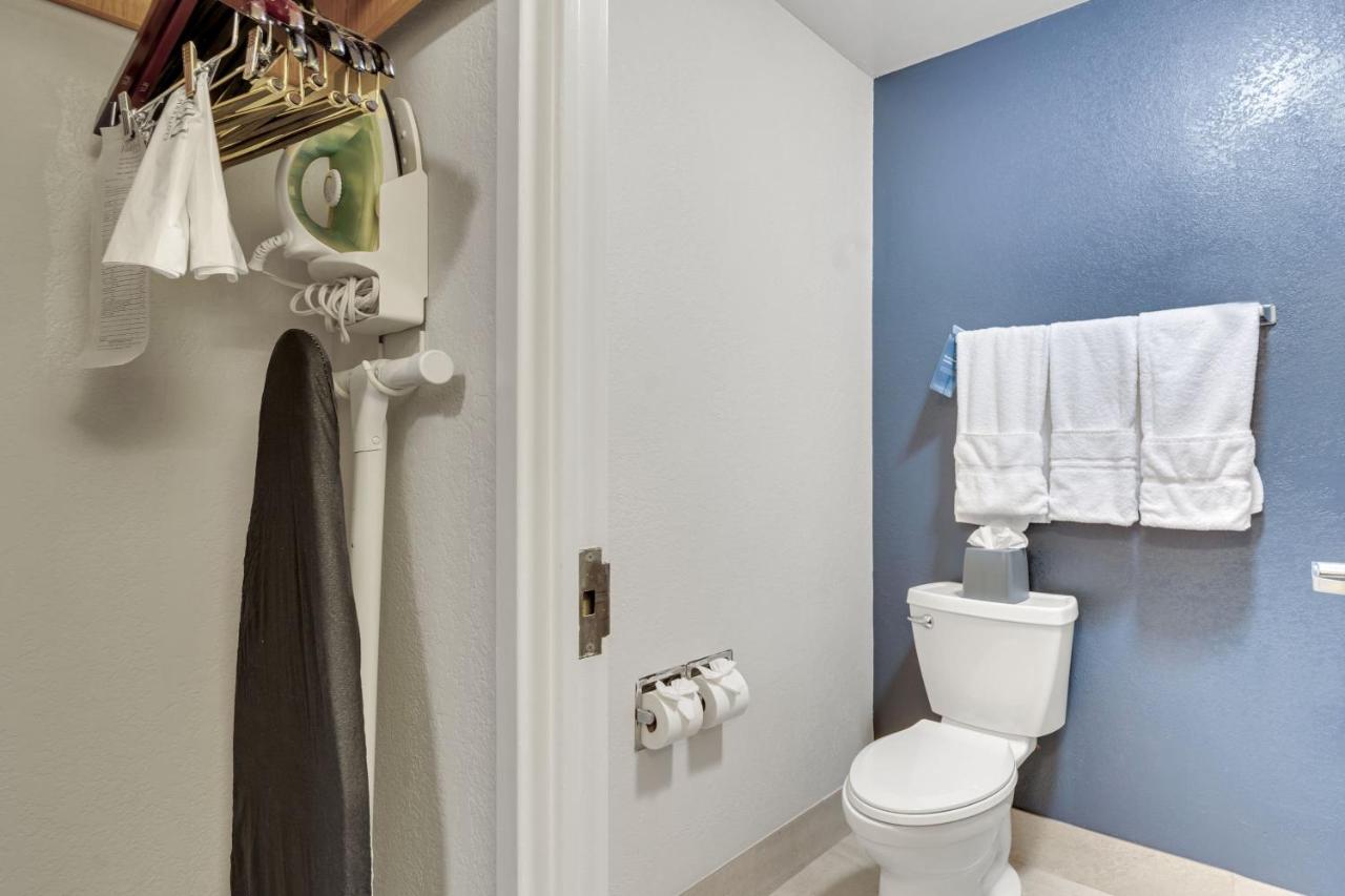 | Fairfield Inn & Suites Fredericksburg
