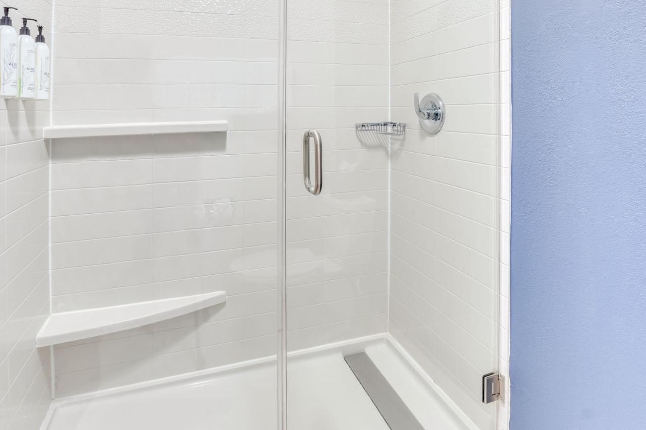 | Fairfield Inn & Suites Fredericksburg