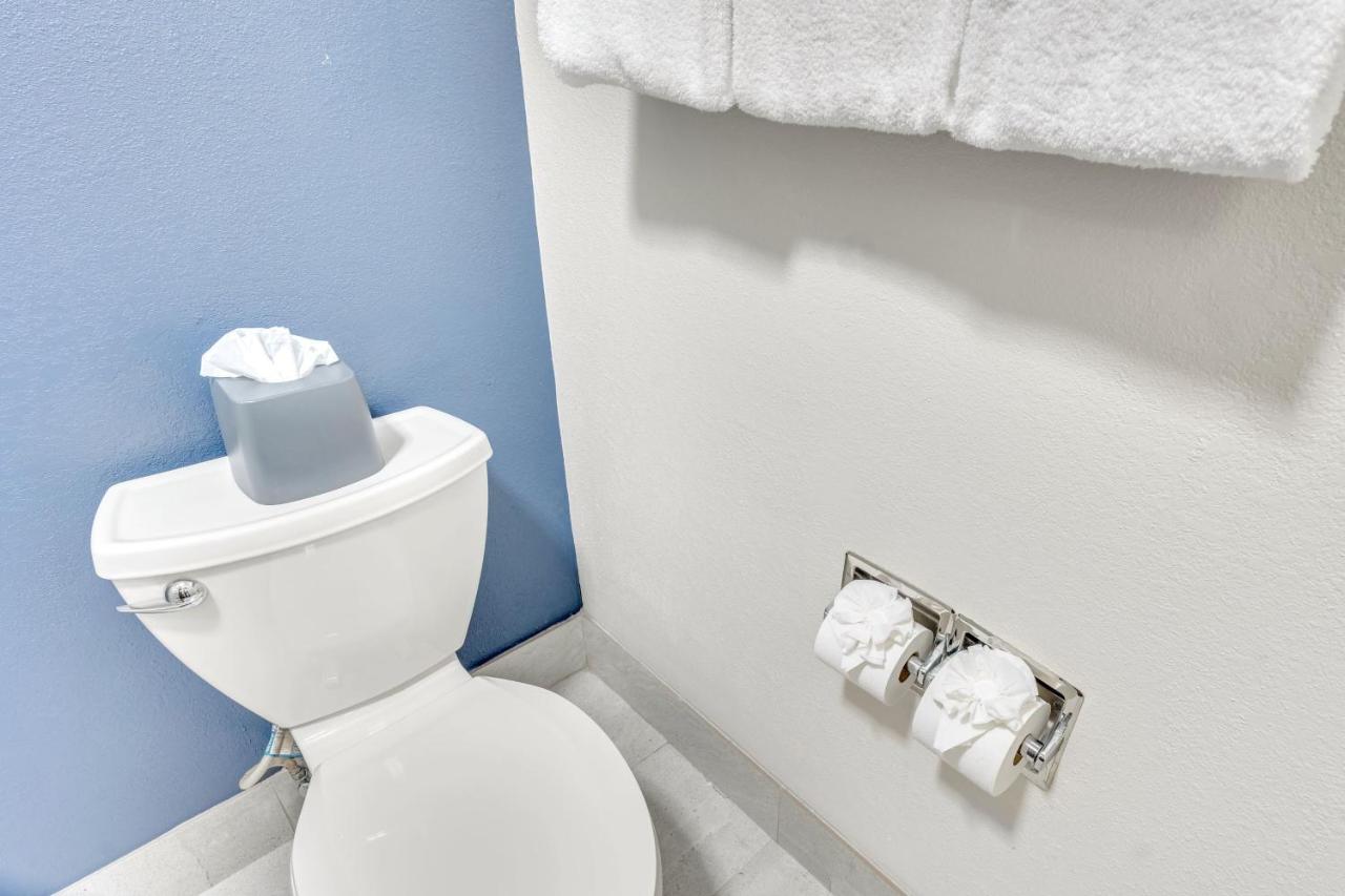 | Fairfield Inn & Suites Fredericksburg
