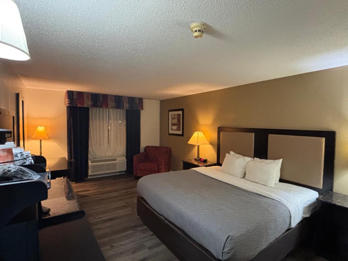 | Quality Inn & Suites Woodstock near Lake Geneva