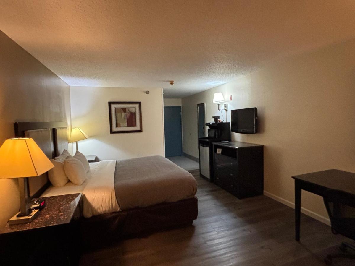 | Quality Inn & Suites Woodstock near Lake Geneva