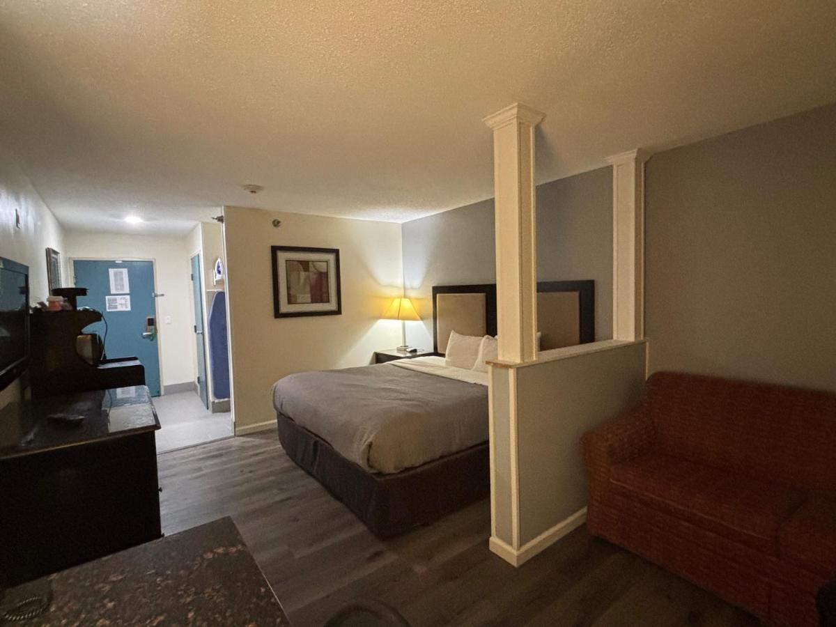 | Quality Inn & Suites Woodstock near Lake Geneva