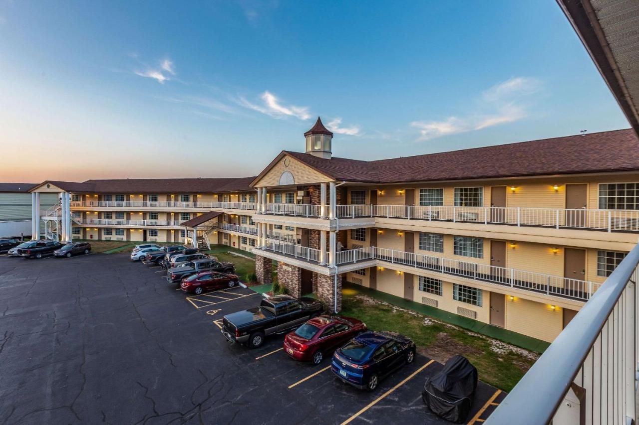 | Quality Inn Lakefront