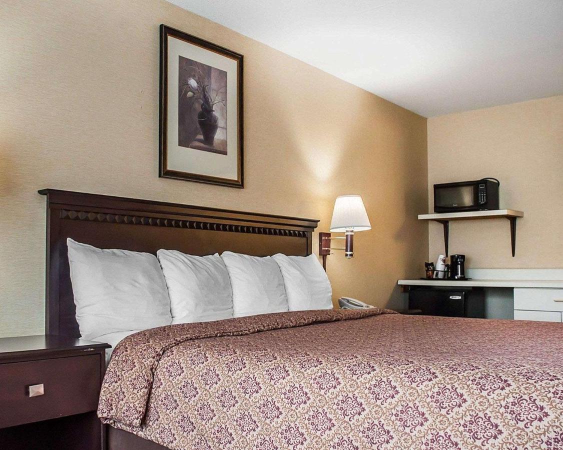 | Econo Lodge Elmira