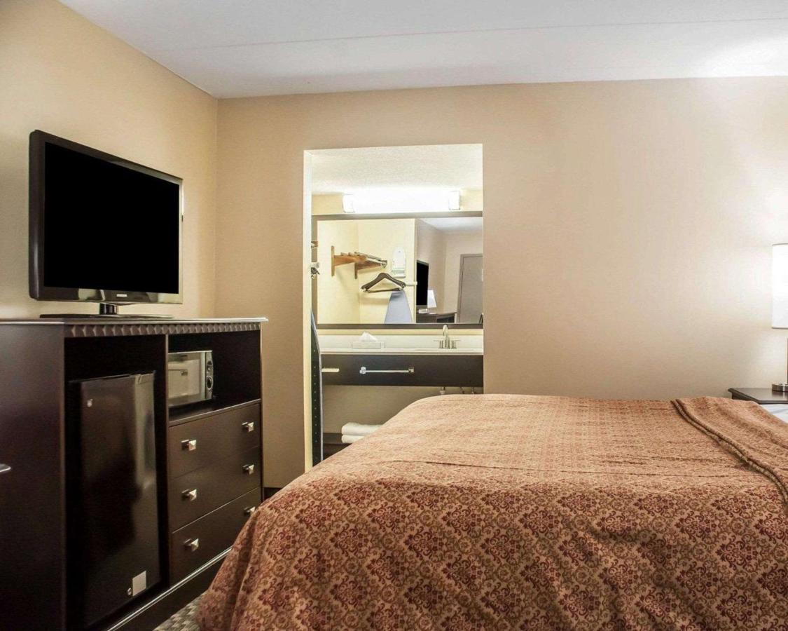 | Econo Lodge Elmira