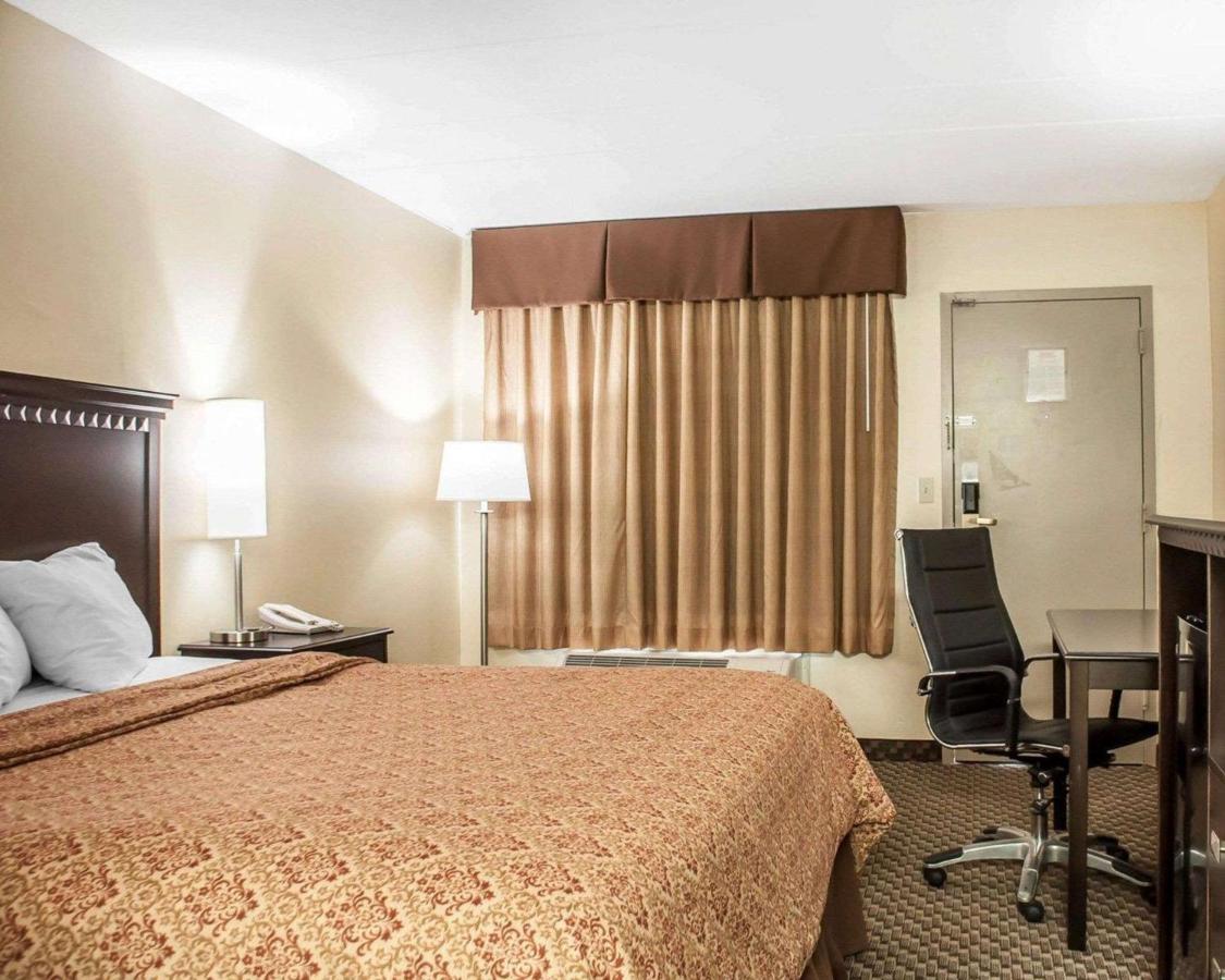 | Econo Lodge Elmira