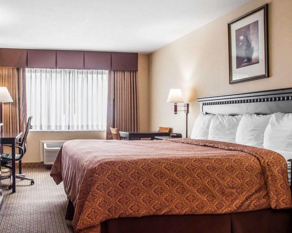 | Econo Lodge Elmira