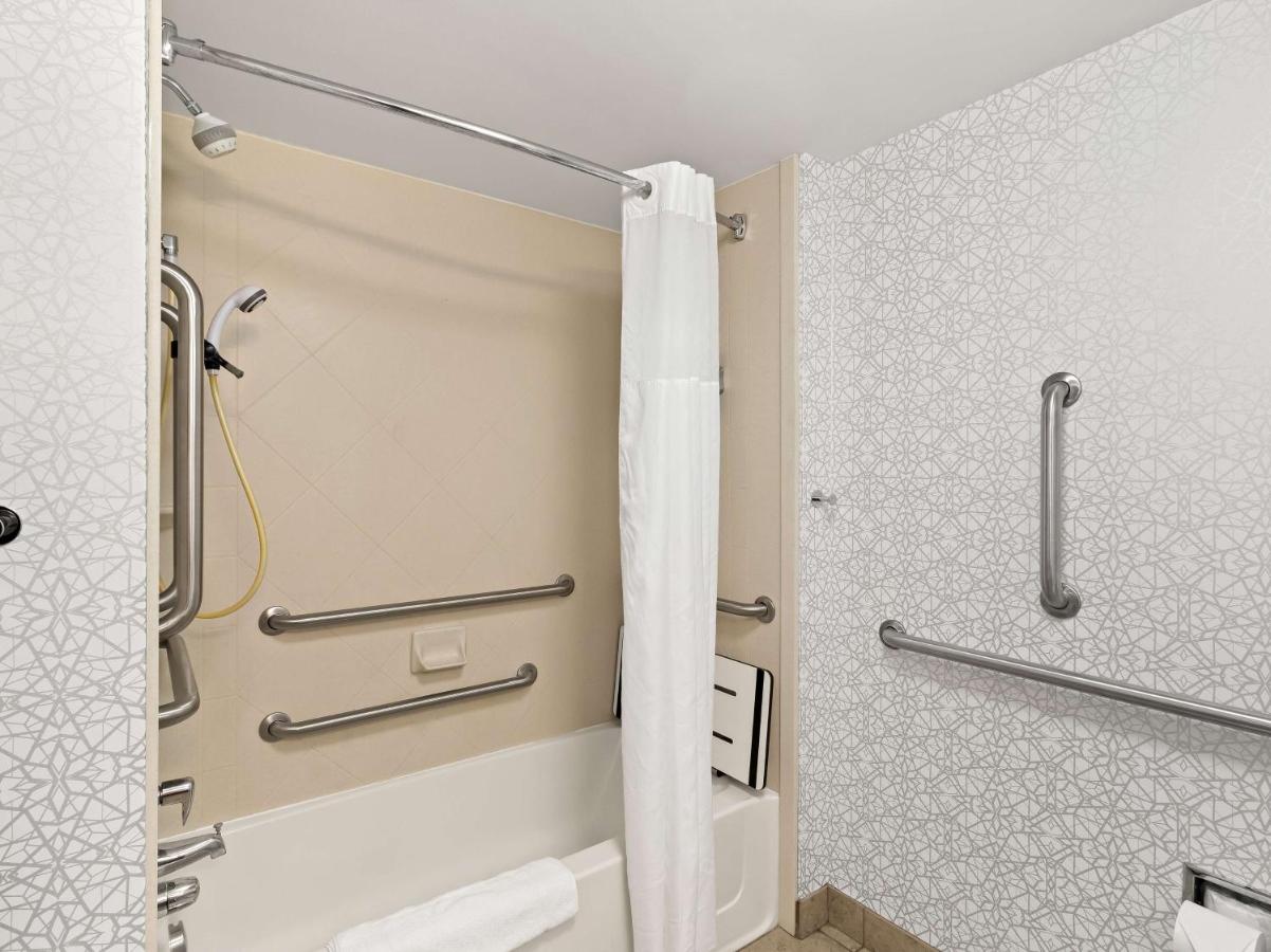 Queen Room with Two Queen Beds - Disability Access at Hampton Inn Blytheville