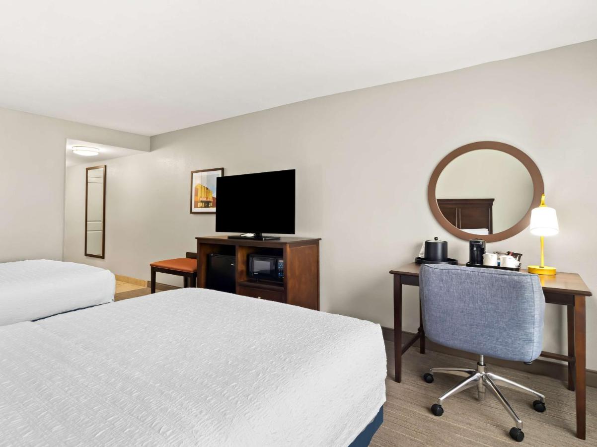 Queen Room with Two Queen Beds - Disability Access at Hampton Inn Blytheville