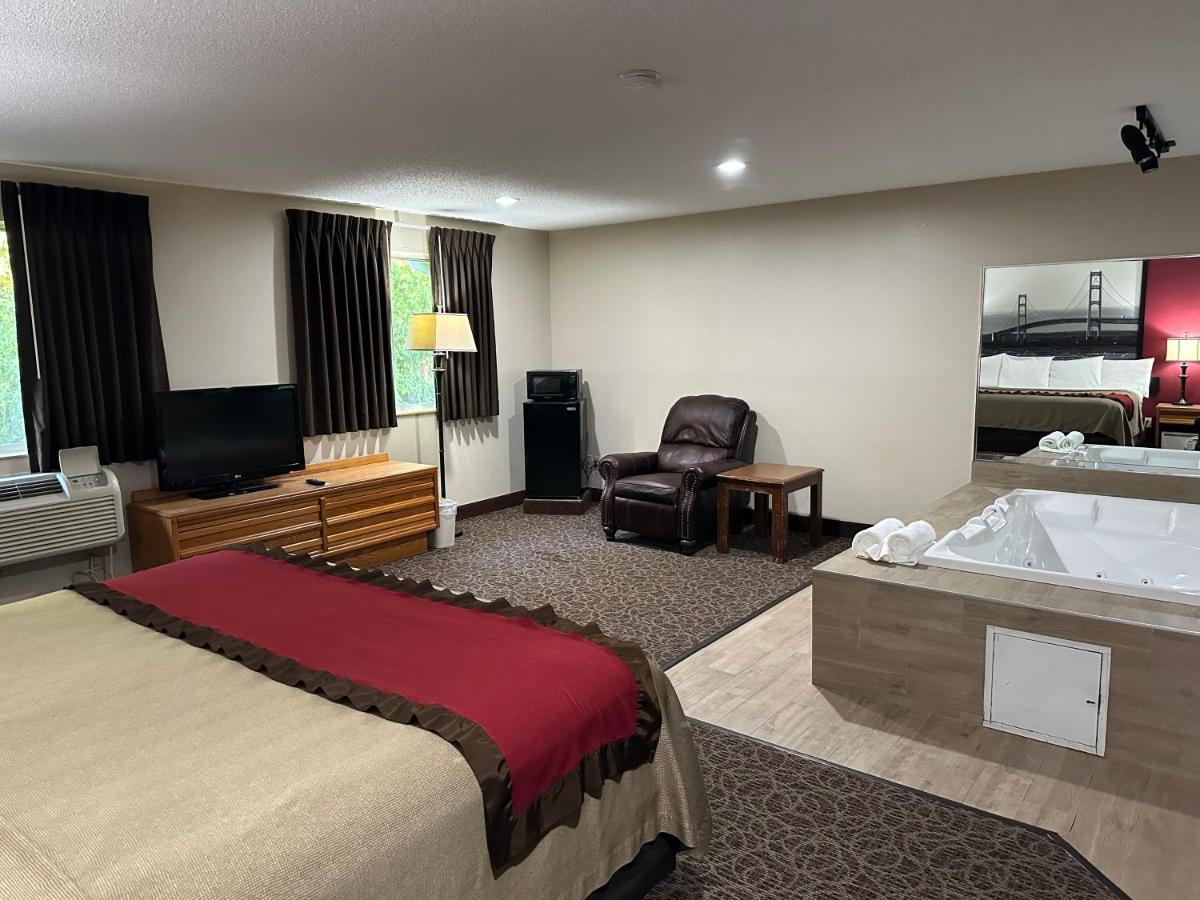 King Studio Suite - Non-Smoking at Super 8 by Wyndham West Branch