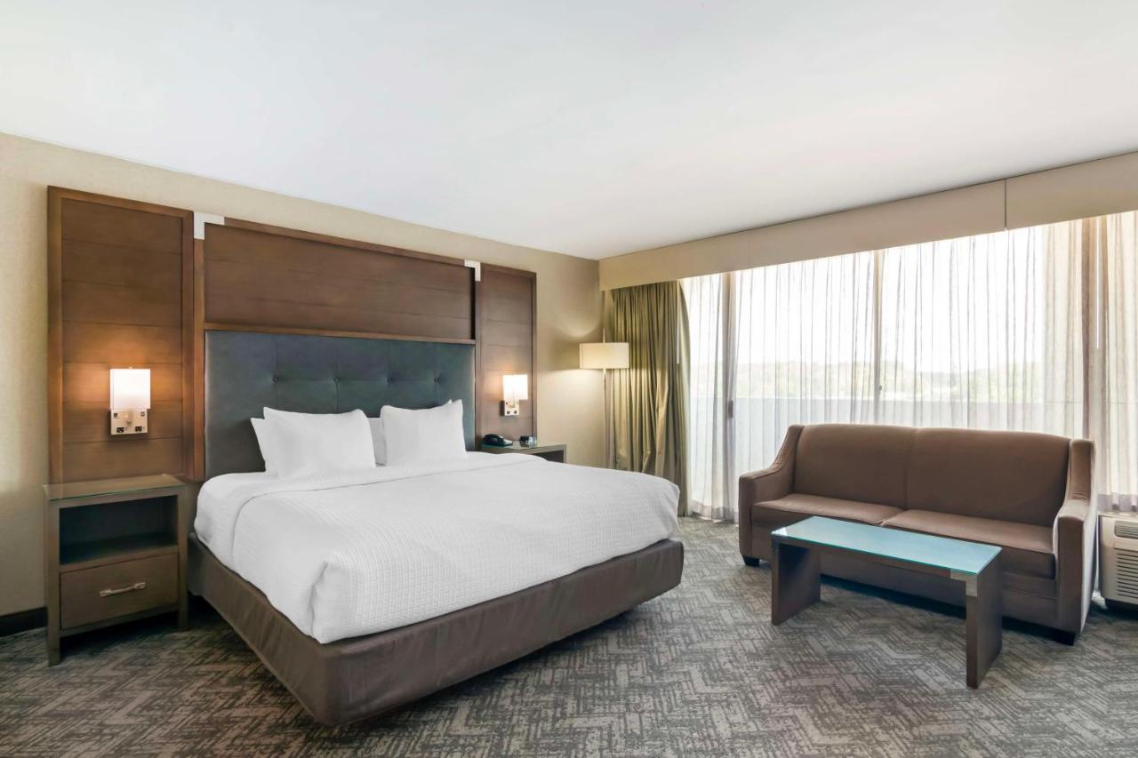 | Best Western Premier Kansas City Sports Complex Hotel