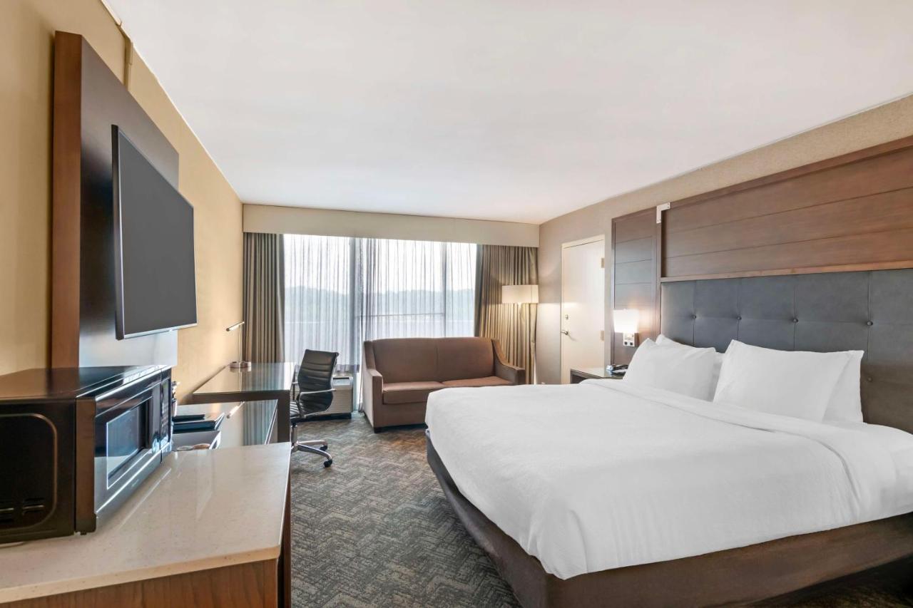 | Best Western Premier Kansas City Sports Complex Hotel