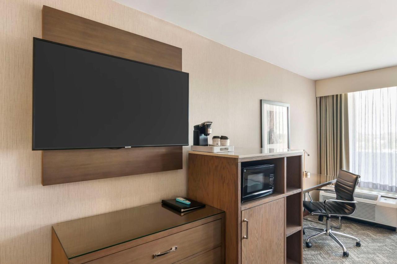 | Best Western Premier Kansas City Sports Complex Hotel