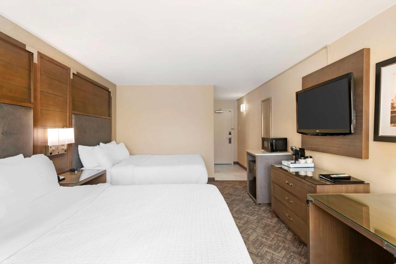 | Best Western Premier Kansas City Sports Complex Hotel
