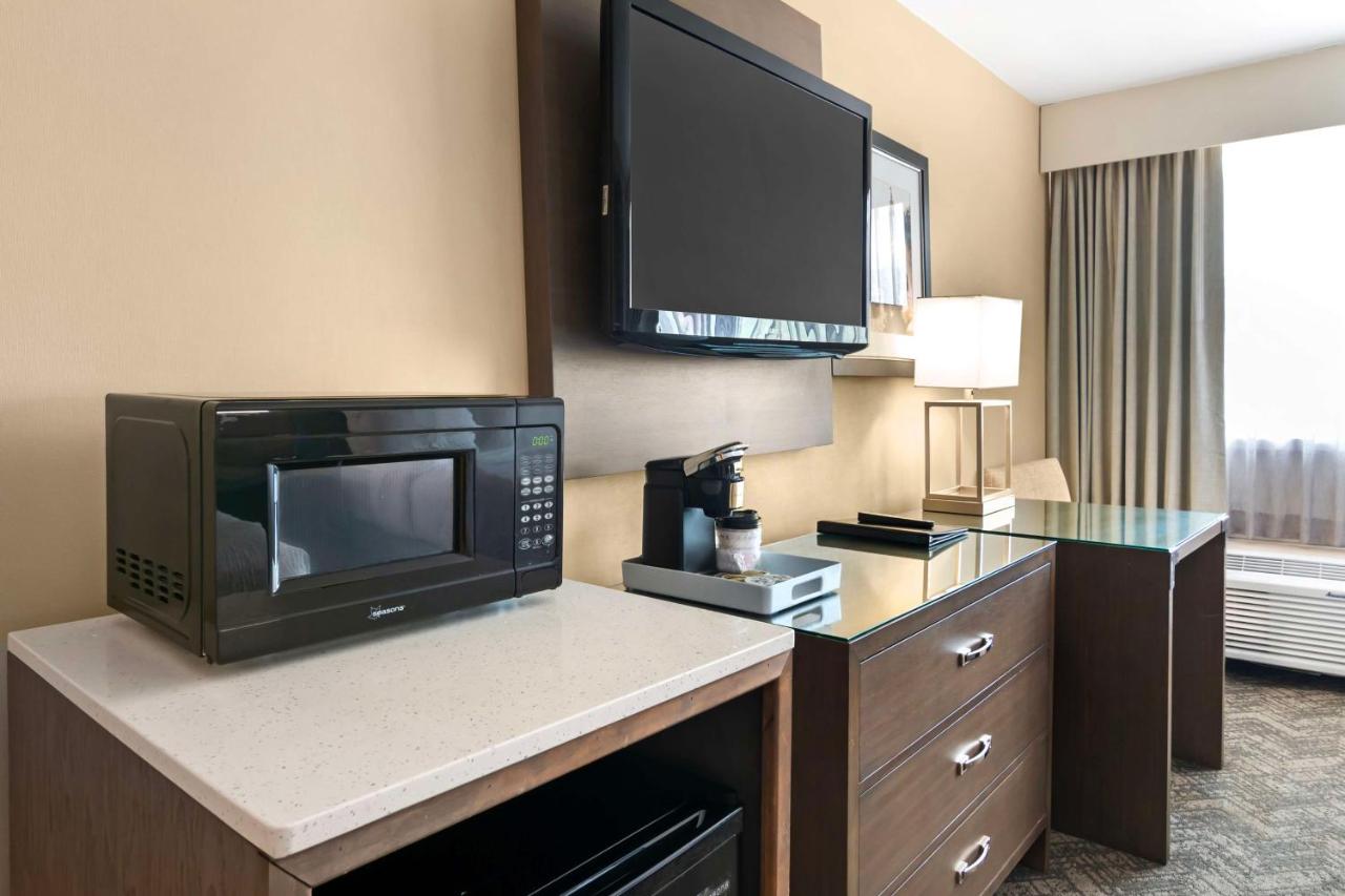 | Best Western Premier Kansas City Sports Complex Hotel