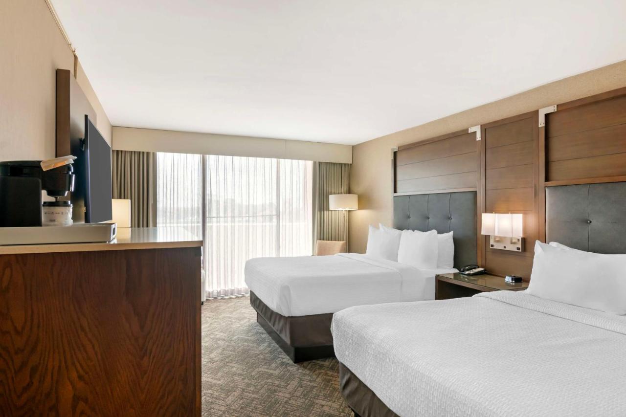 | Best Western Premier Kansas City Sports Complex Hotel