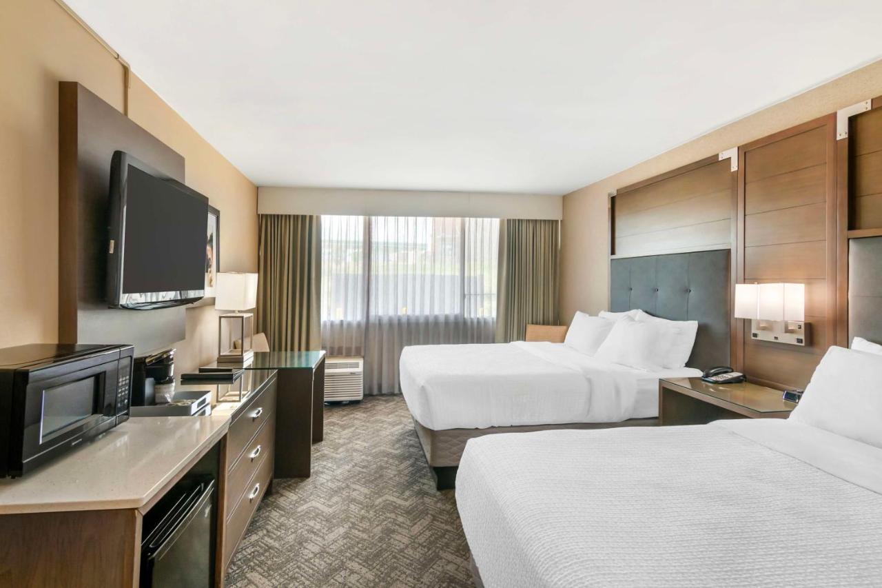 | Best Western Premier Kansas City Sports Complex Hotel