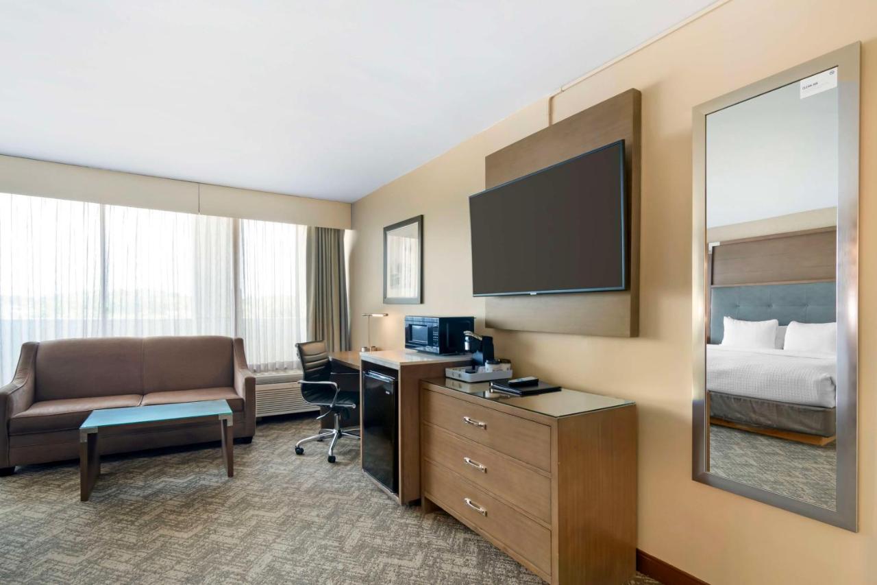 | Best Western Premier Kansas City Sports Complex Hotel