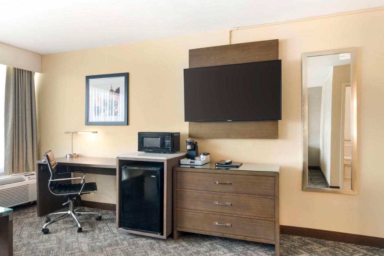 | Best Western Premier Kansas City Sports Complex Hotel