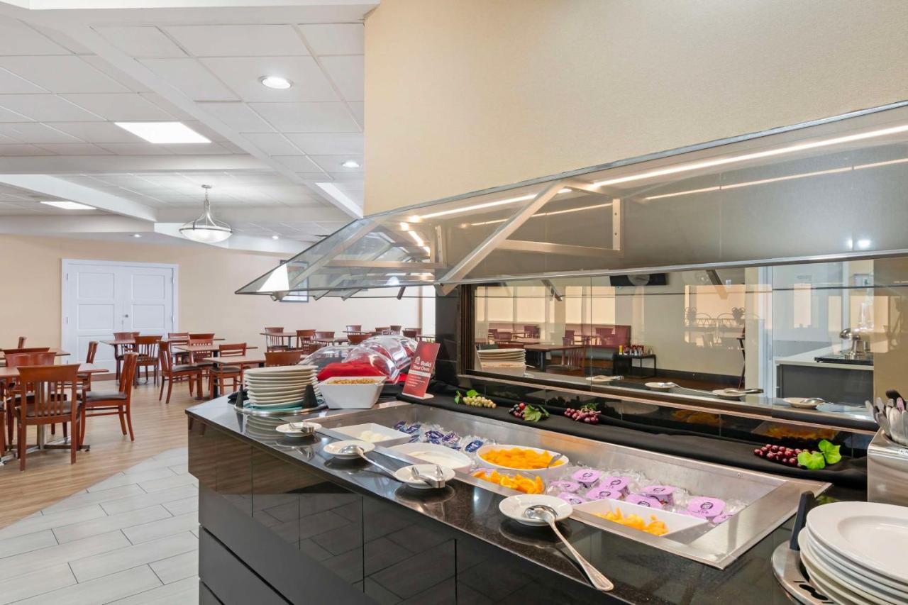| Best Western Premier Kansas City Sports Complex Hotel