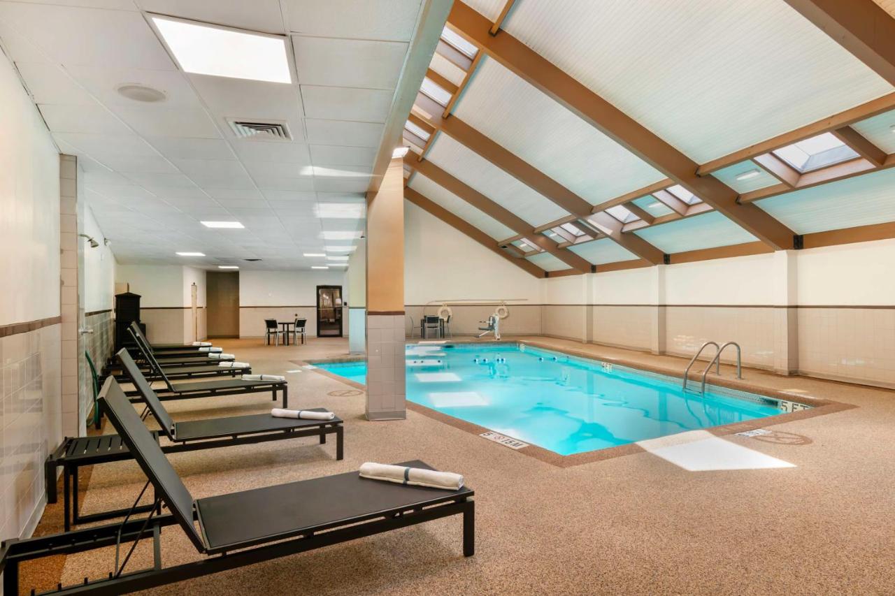 | Best Western Premier Kansas City Sports Complex Hotel