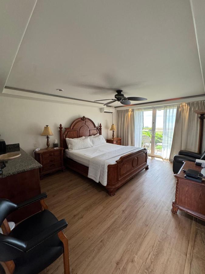 King Room - Ocean Front at Hotel Coral Reef