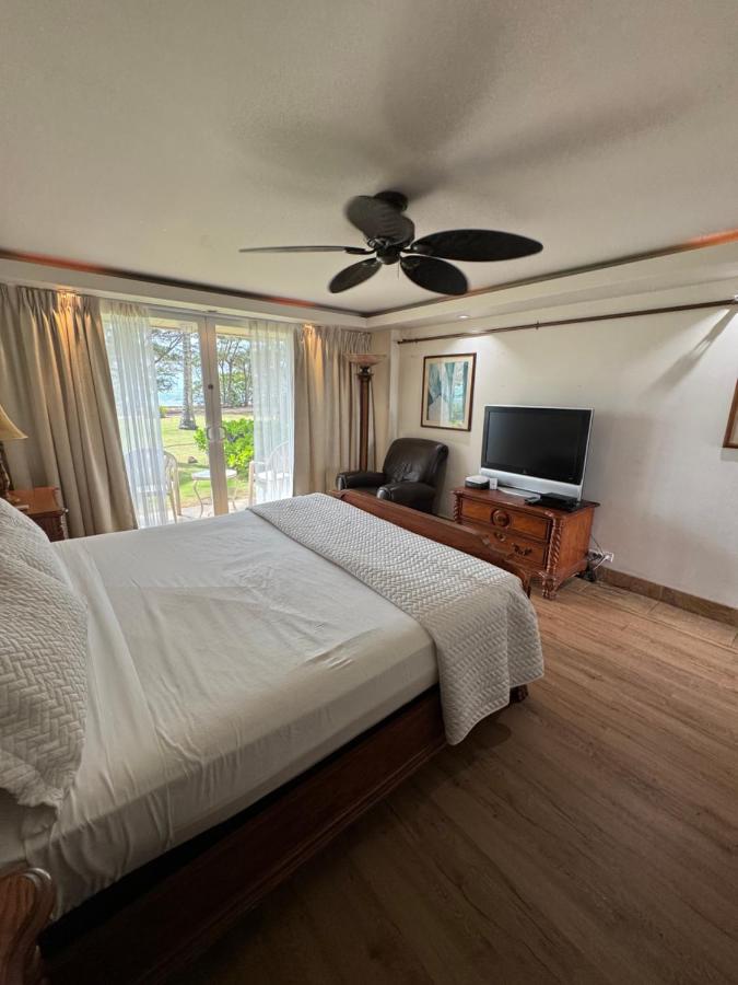 King Room - Ocean Front at Hotel Coral Reef