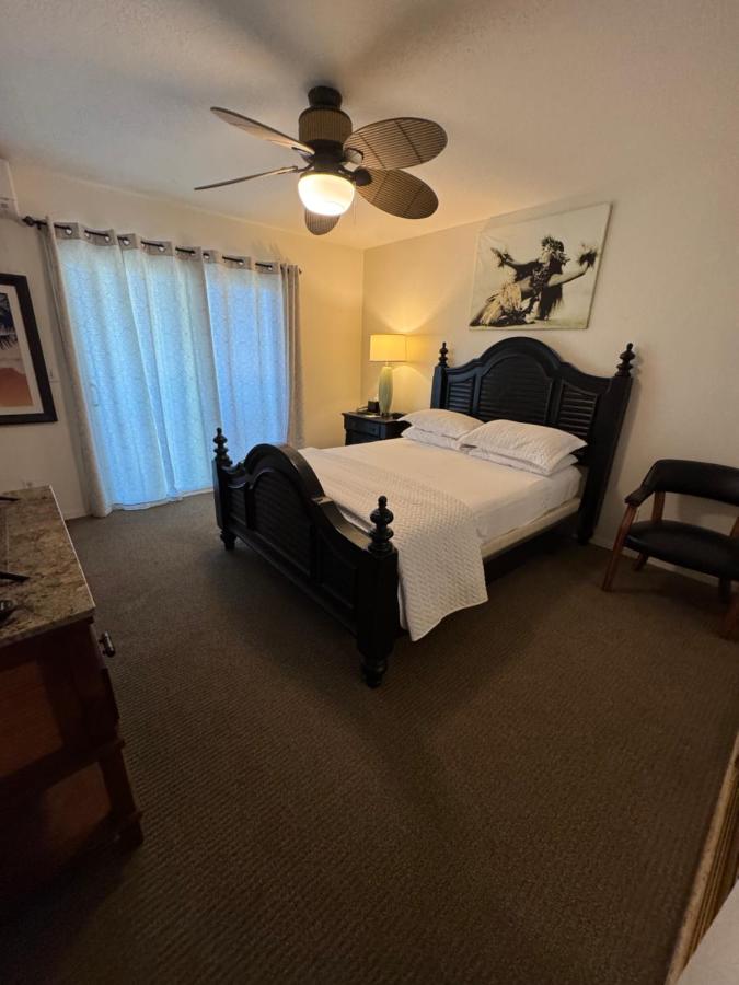 Economy Queen Room with City View at Hotel Coral Reef