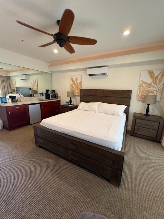 King Room with Sea View at Hotel Coral Reef