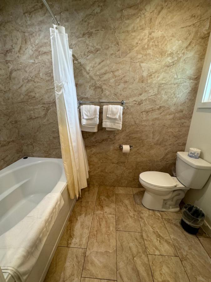 King Suite with Sea View at Hotel Coral Reef