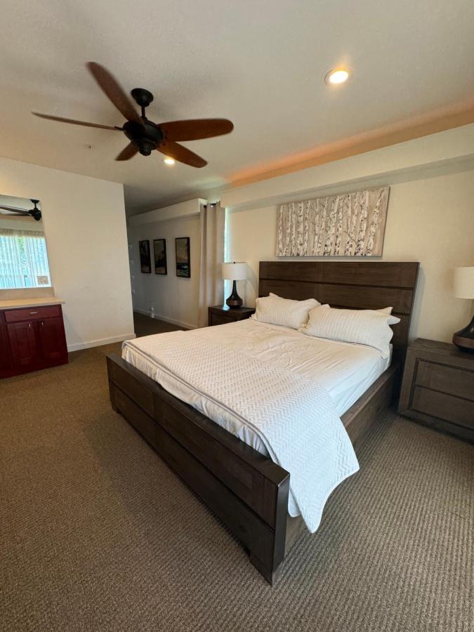 King Suite with Sea View at Hotel Coral Reef