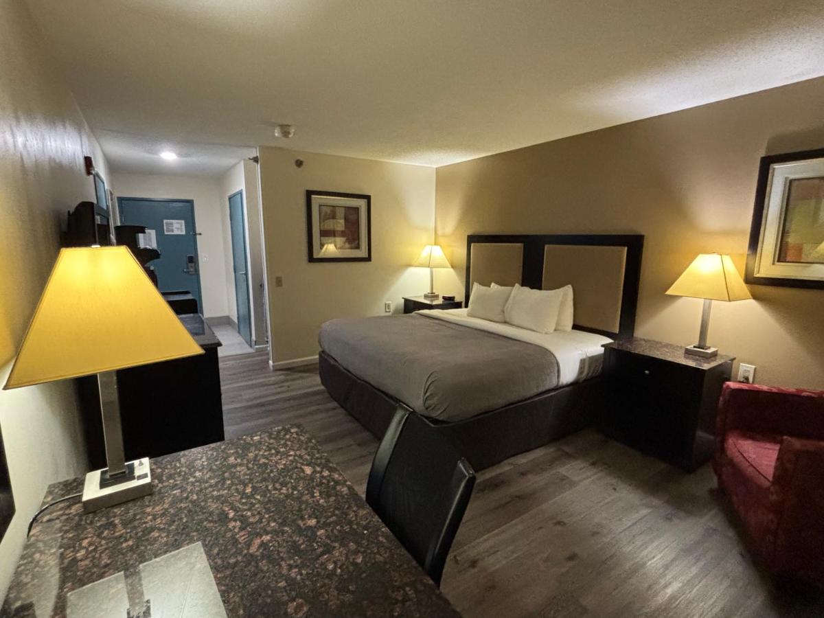 | Quality Inn & Suites Woodstock near Lake Geneva