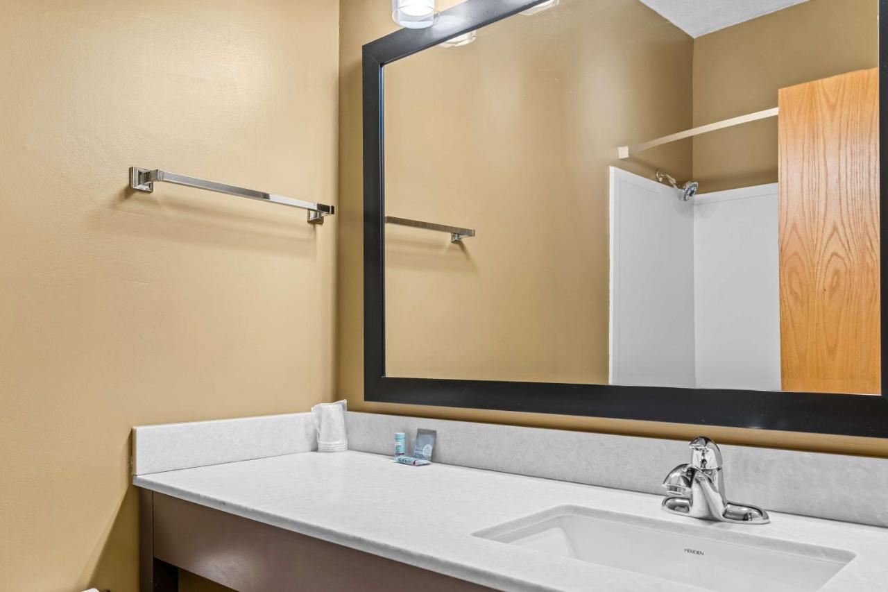 King Suite - Non-Smoking at Best Western University Inn