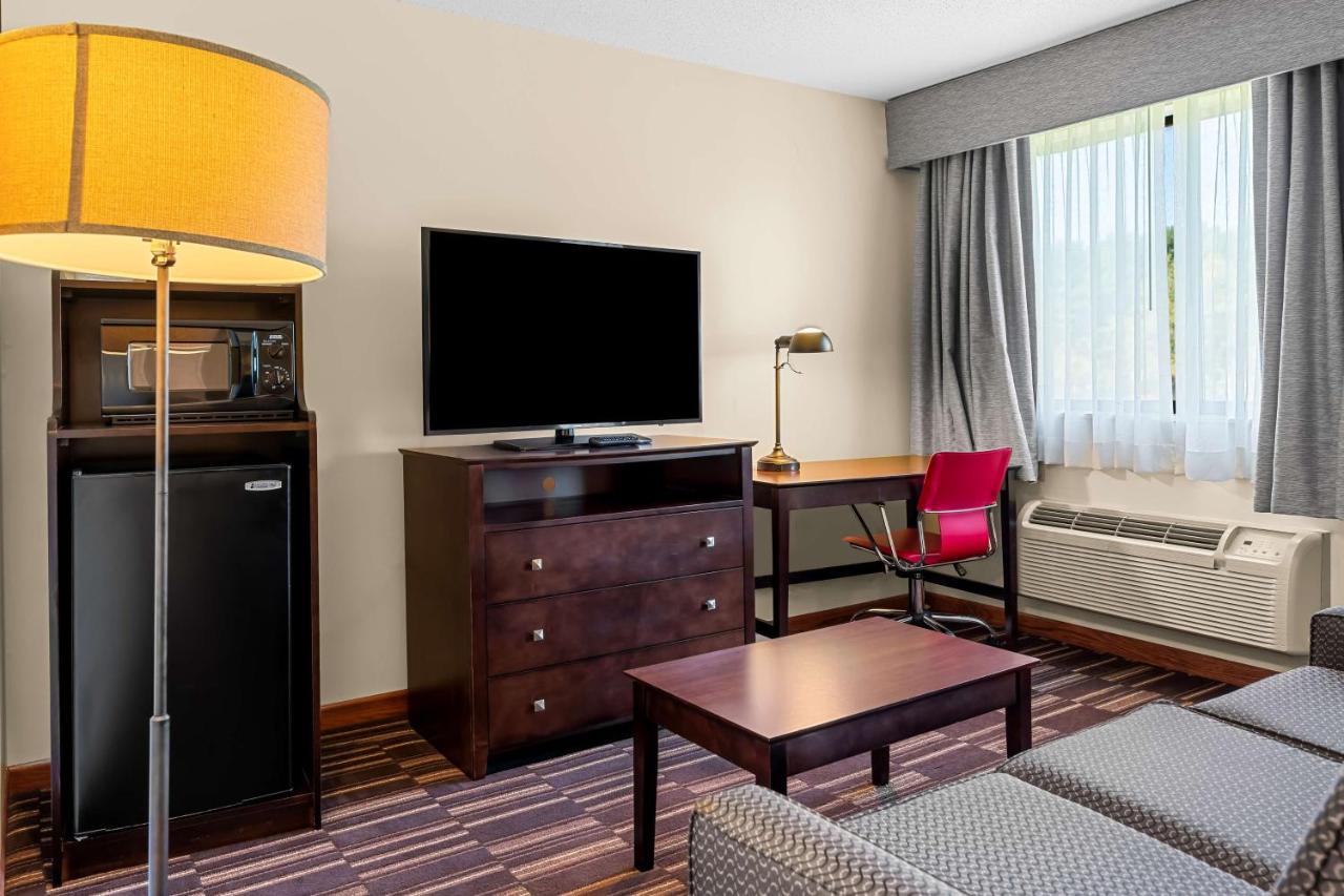 King Suite - Non-Smoking at Best Western University Inn