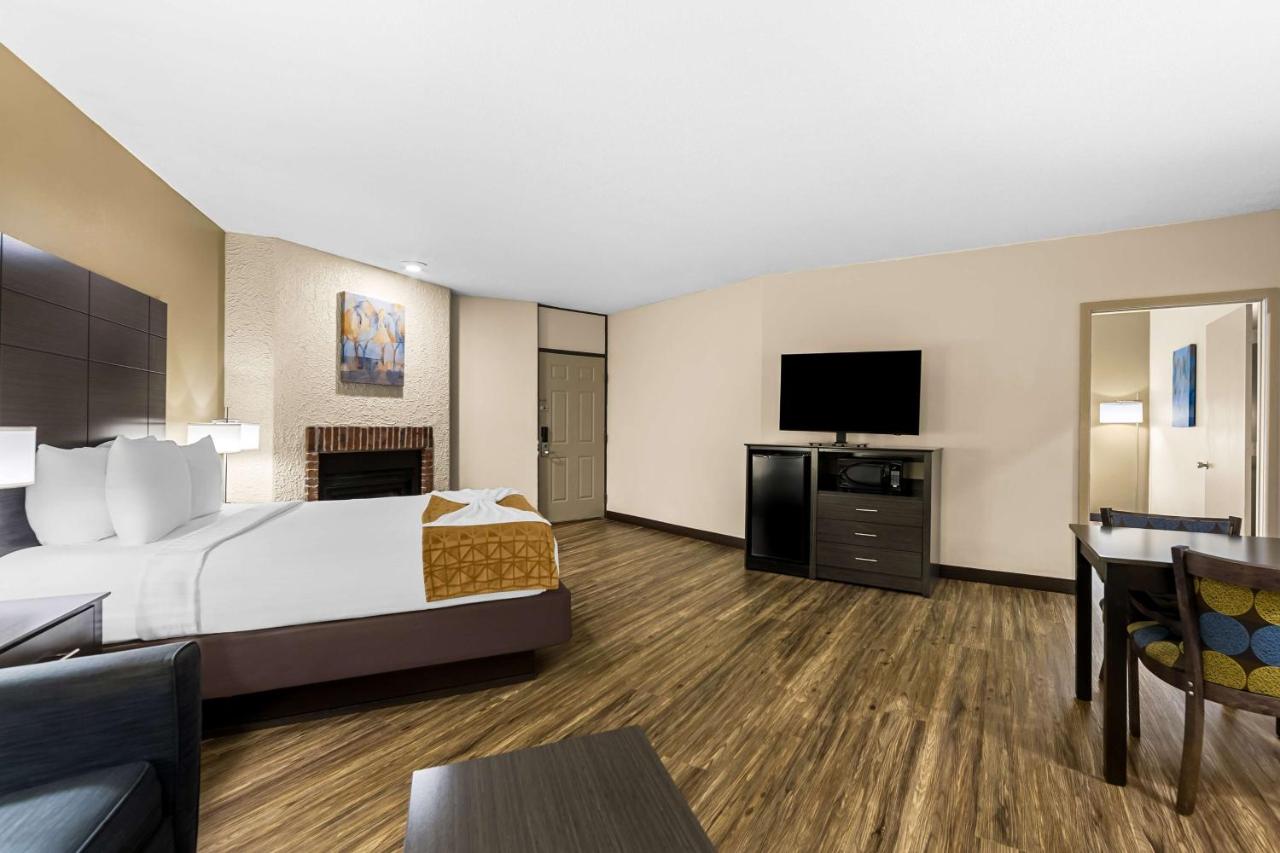 Two-Room Suite with Walk In Shower at Best Western Toni Inn