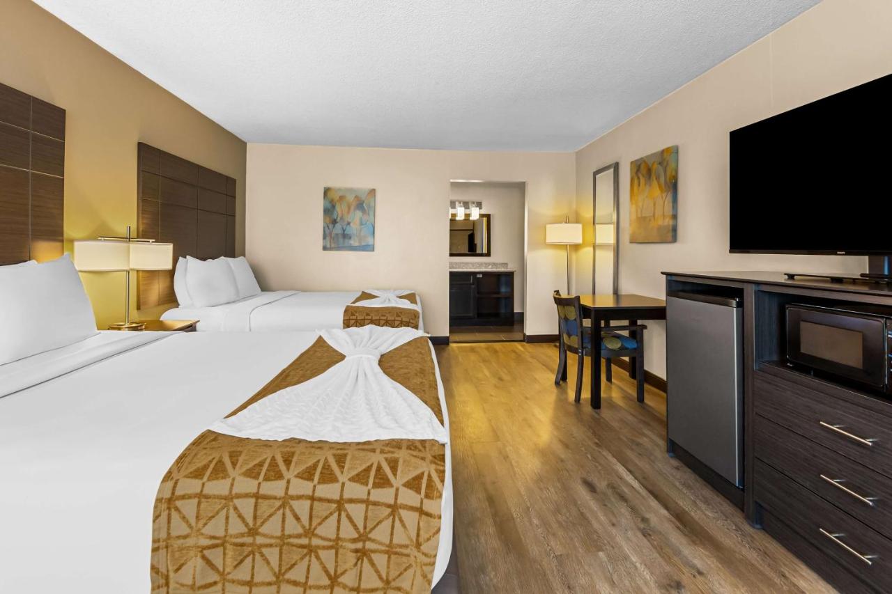Queen Room with Two Queen Beds at Best Western Toni Inn