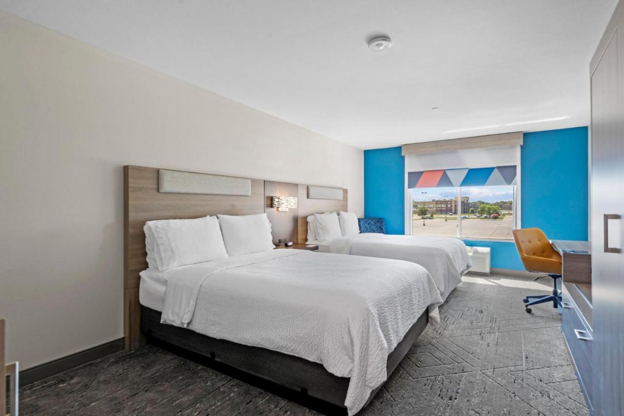 Queen Room with Two Queen Beds at Holiday Inn Express Tulsa South Bixby by IHG