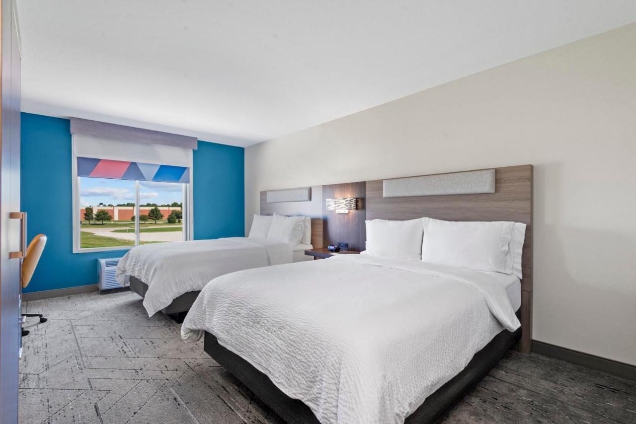 Queen Room with Two Queen Beds at Holiday Inn Express Tulsa South Bixby by IHG