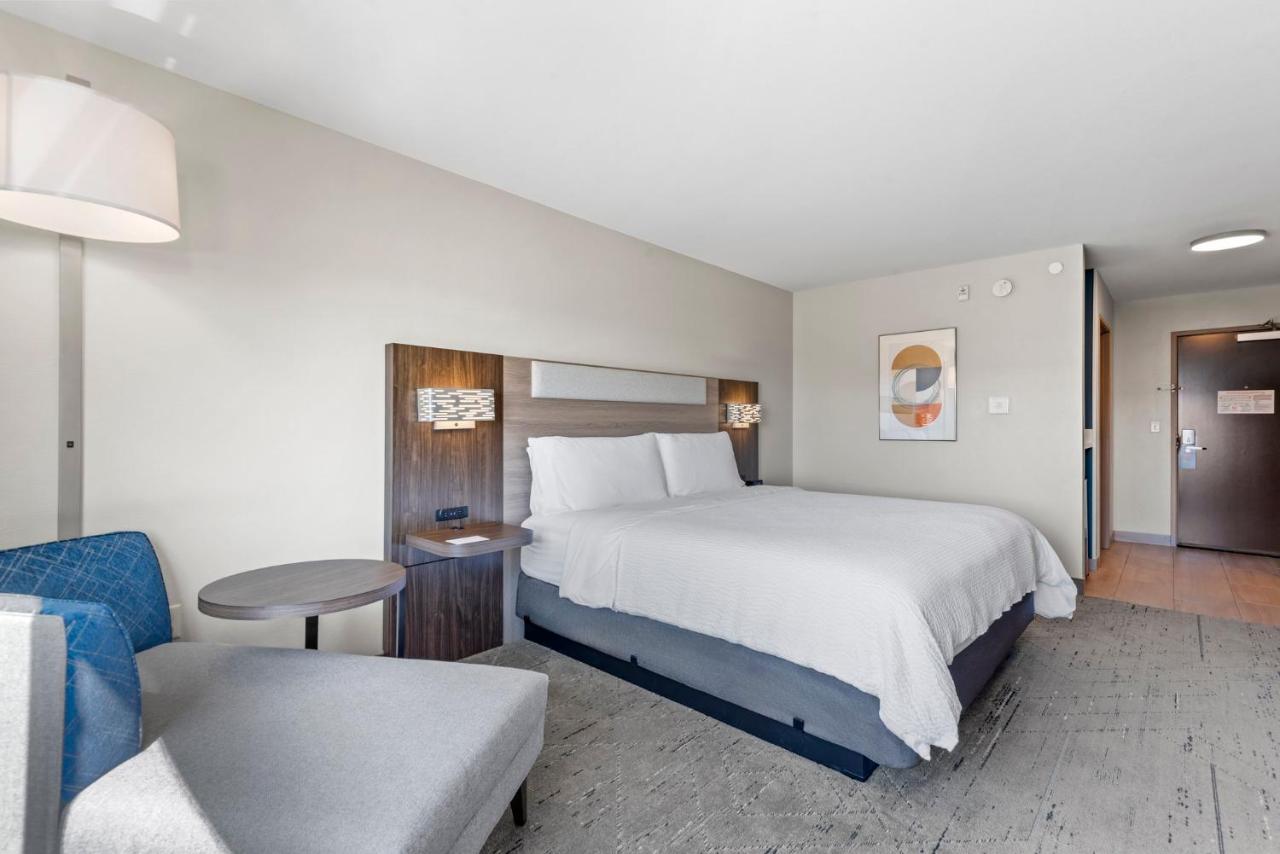 Executive King Room at Holiday Inn Express Tulsa South Bixby by IHG