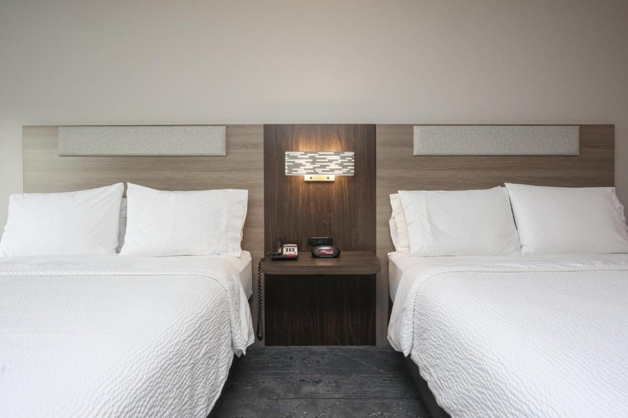 Queen Room with Two Queen Beds at Holiday Inn Express Tulsa South Bixby by IHG