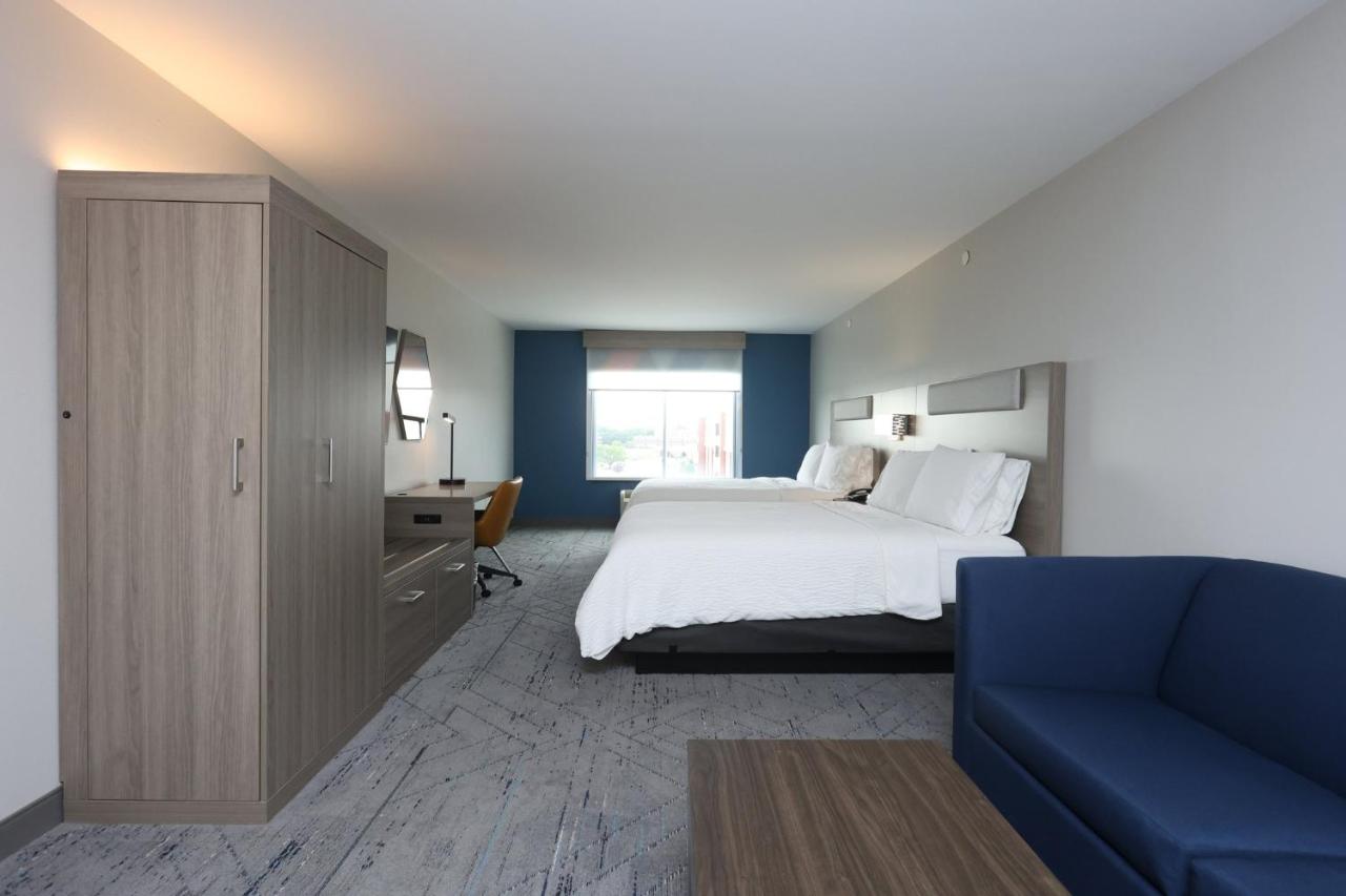 Queen Suite at Holiday Inn Express Tulsa South Bixby by IHG