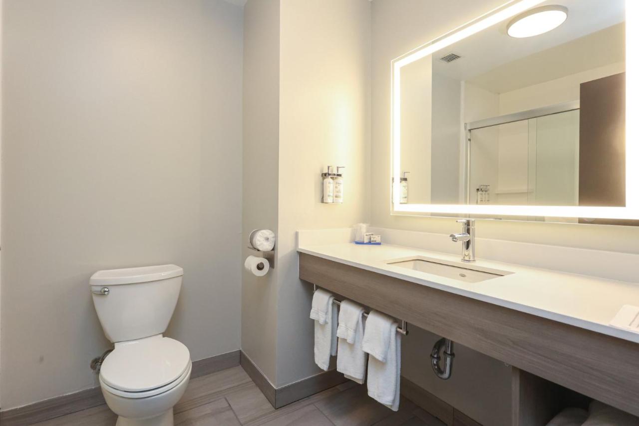 Queen Room with Two Queen Beds at Holiday Inn Express Tulsa South Bixby by IHG